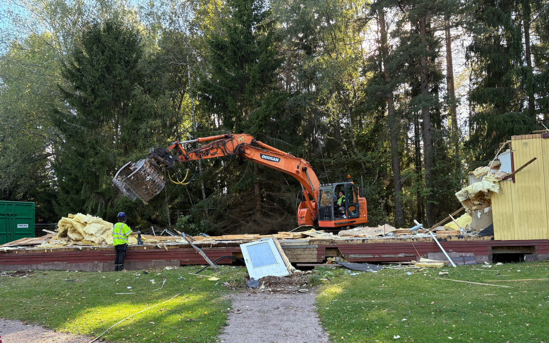 Rivning av gamla byggnader