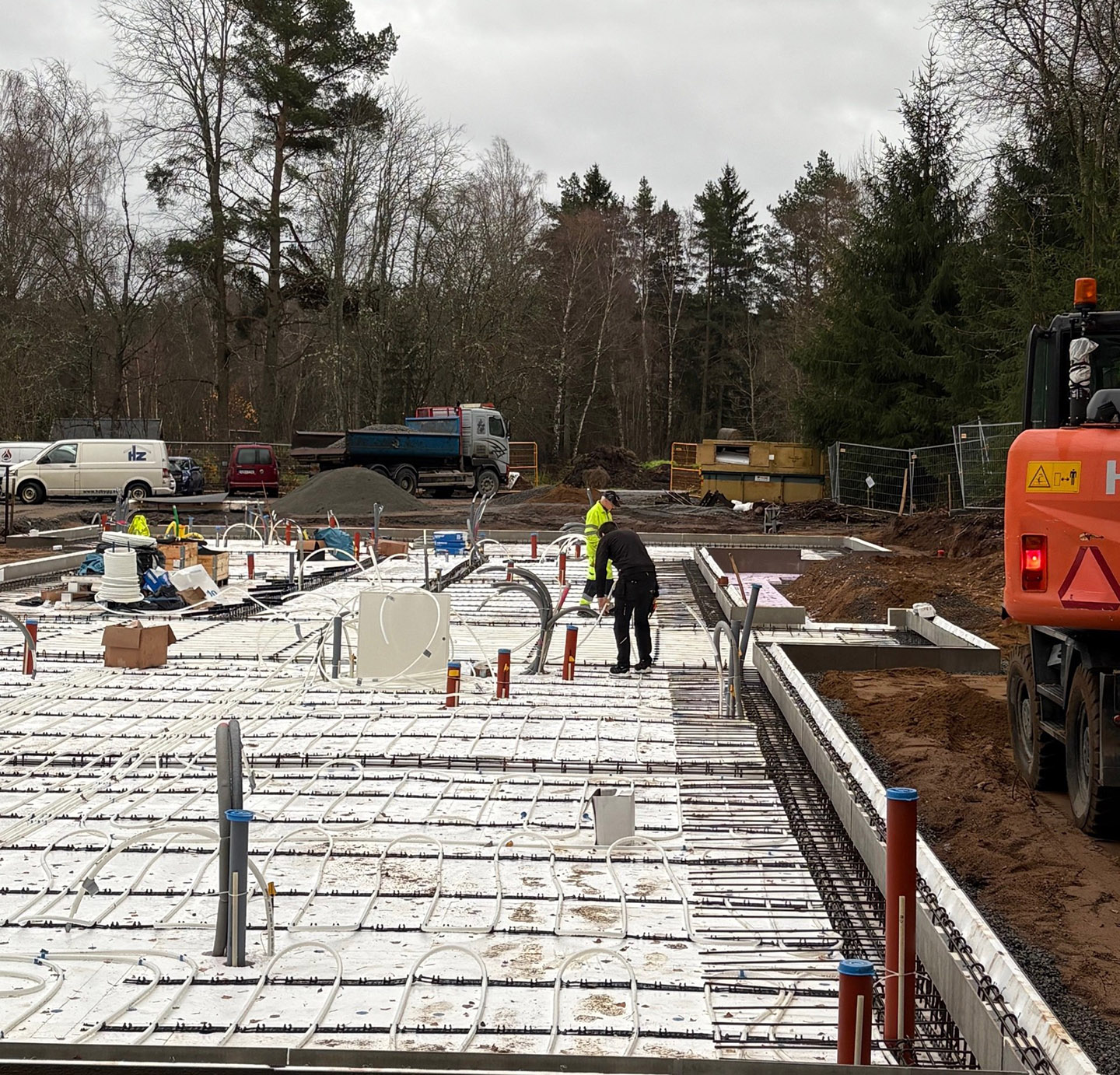 Rörläggning och gjutning av platta