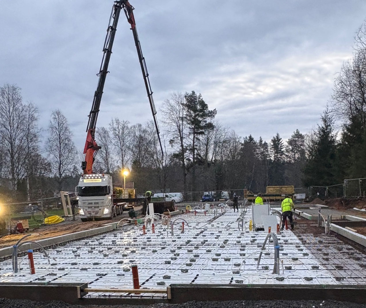 Rörläggning och gjutning av platta