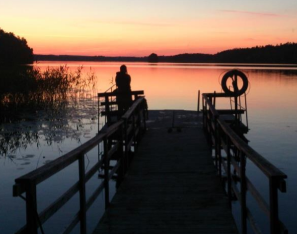 Vår brygga i solnedgång